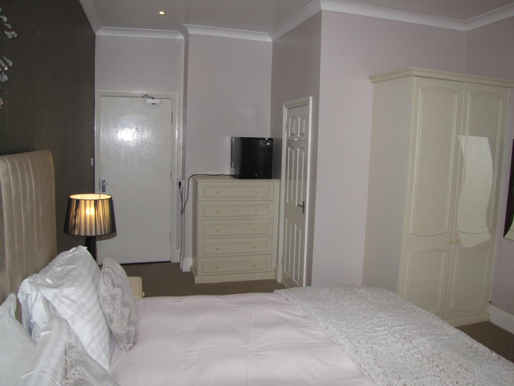 Ashmira Guest House Weymouth Exteriör bild